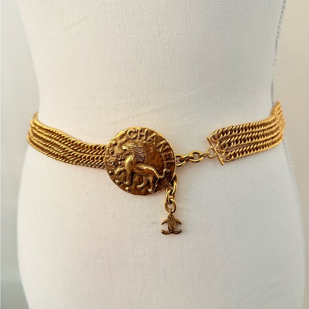 RARE!! CHANEL Vintage Lion Medallion Triple Chain Gold Necklace Belt
